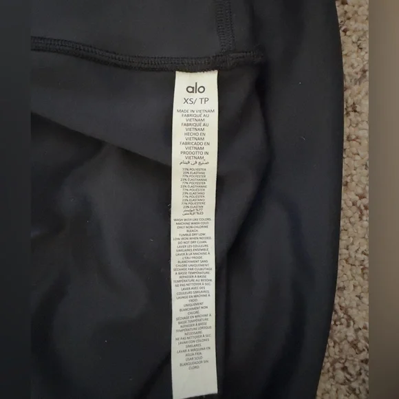 Like new ALO Yoga High-Waist Airlift Leggings- black, XS - Picture 6 of 7